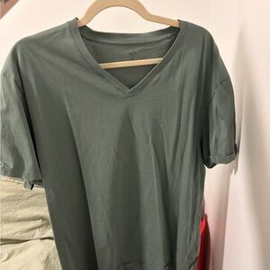 Uniqlo Men's Green V-Neck T-Shirt